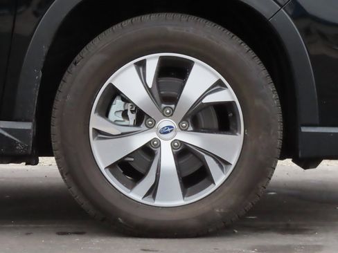 Used 2024 Subaru Ascent Premium w/ Convenience Package image 11