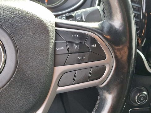 Used 2020 Jeep Cherokee High Altitude image 23