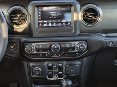 Used 2023 Jeep Gladiator Sport AWD/4WD image 16