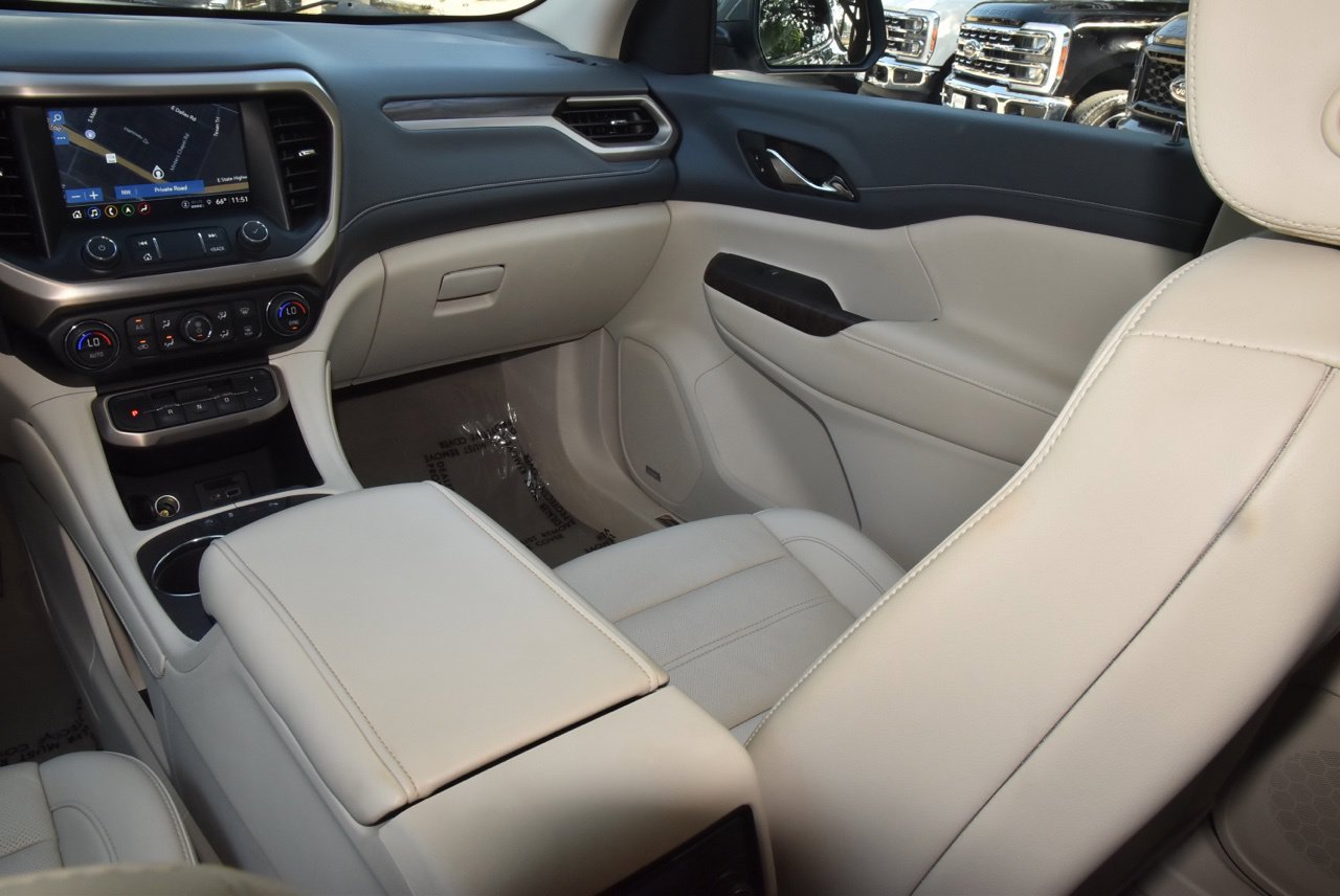 Used 2023 GMC Acadia Denali w/ Denali Technology Package FWD image 18