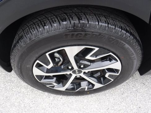 Used 2023 Kia Sportage EX image 4