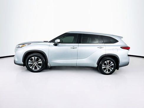 Used 2020 Toyota Highlander XLE image 6