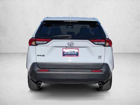 Used 2022 Toyota RAV4 LE image 7