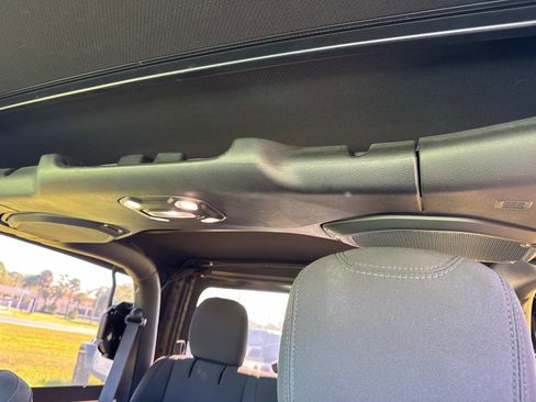 Certified 2022 Jeep Wrangler Willys image 15