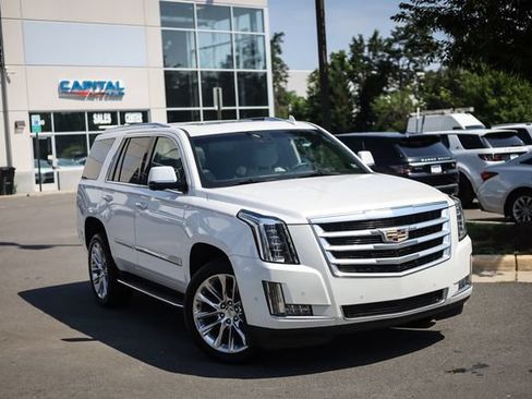 Used 2017 Cadillac Escalade Luxury AWD/4WD image 3