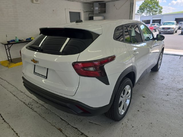Used 2025 Chevrolet Trax LS FWD image 5