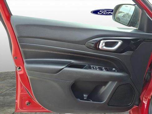 Used 2022 Jeep Compass Limited image 11