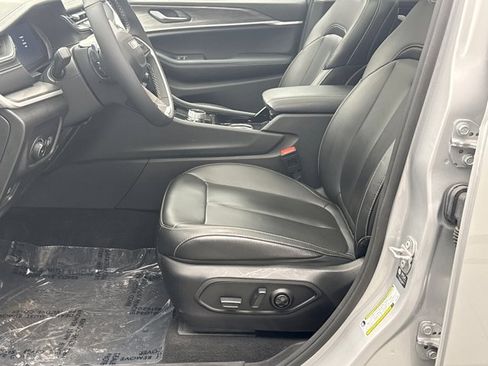 Used 2023 Jeep Grand Cherokee L Limited AWD/4WD image 11