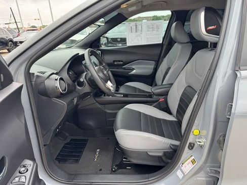Used 2023 Nissan Kicks SR w/ SR Premium Package FWD image 11