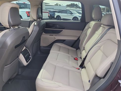 Certified 2025 Lincoln Nautilus Premier image 11