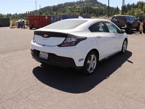 Used 2018 Chevrolet Volt LT w/ Comfort Package FWD image 5