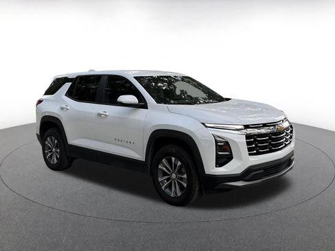 Used 2025 Chevrolet Equinox LT image 1