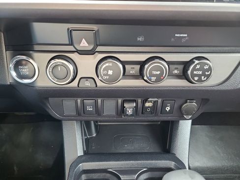 Used 2019 Toyota Tacoma TRD Sport AWD/4WD image 22