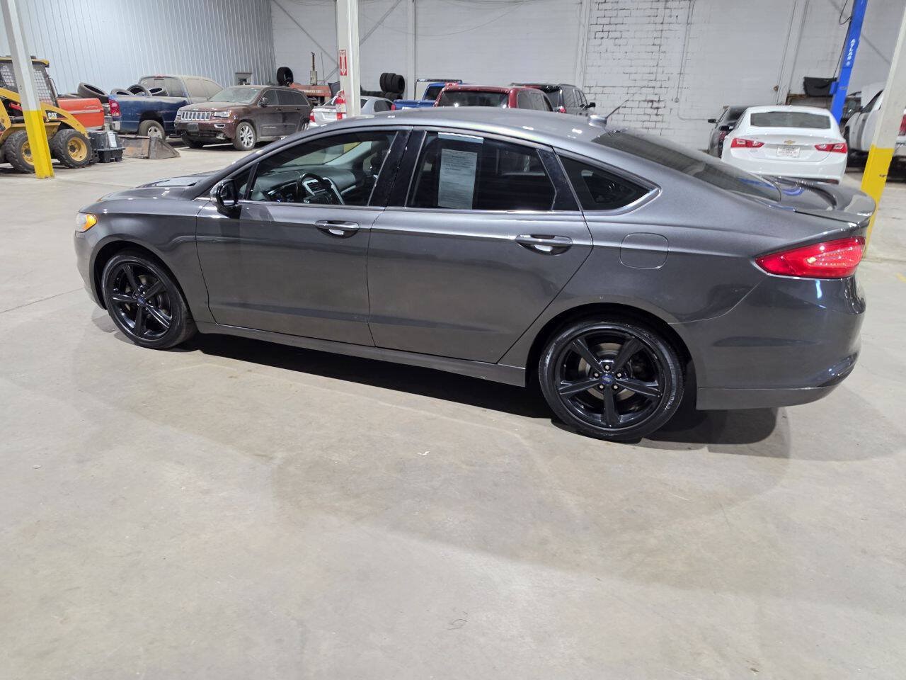 Used 2016 Ford Fusion SE FWD image 6