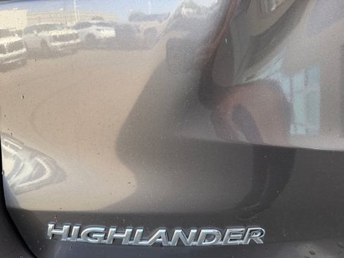 Used 2014 Toyota Highlander Limited w/ Driver Technology Package FWD image 24
