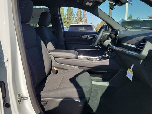 New 2026 Chevrolet Traverse LT image 16