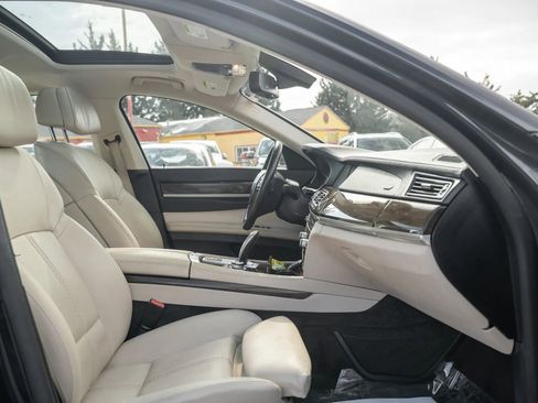 Used 2009 BMW 750Li image 12