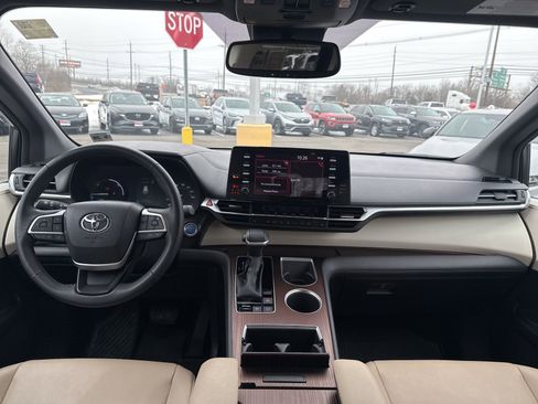 Certified 2024 Toyota Sienna XLE image 19
