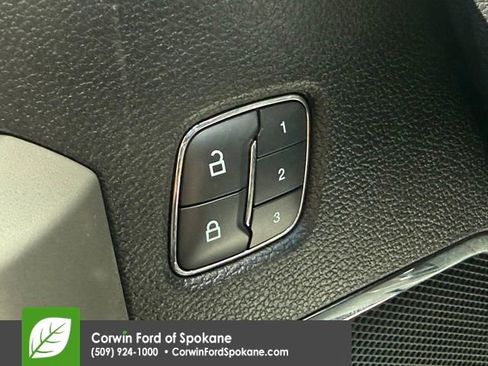 Used 2017 Ford F250 Lariat w/ Lariat Value Package AWD/4WD image 21