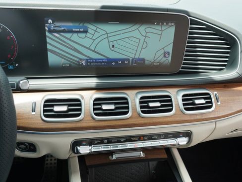 Used 2024 Mercedes-Benz GLS 450 4MATIC image 16