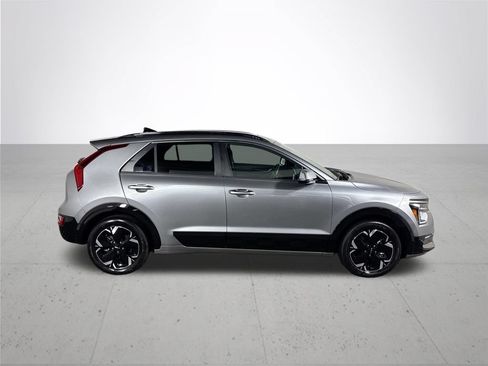 Certified 2023 Kia Niro Wave w/ Wave Preserve Package FWD image 6