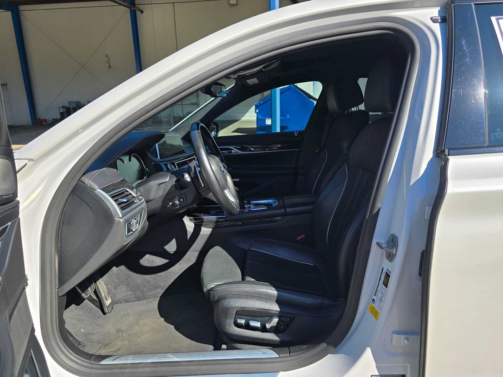 Used 2018 BMW 750i RWD image 20
