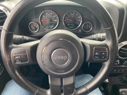 Used 2011 Jeep Wrangler Unlimited Sahara image 15