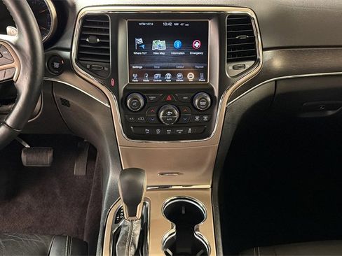 Used 2017 Jeep Grand Cherokee Limited image 18