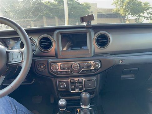Used 2023 Jeep Gladiator Sport AWD/4WD image 12