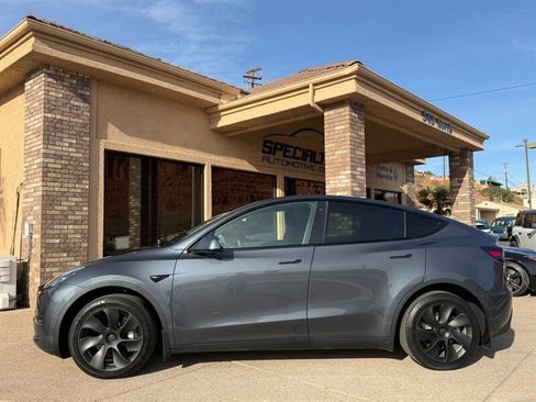 Used 2020 Tesla Model Y Long Range image 3