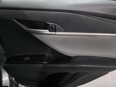 Used 2025 Toyota Camry SE image 12