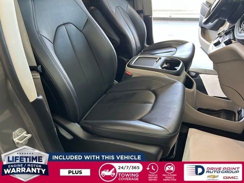 Used 2024 Chrysler Pacifica Limited FWD image 28