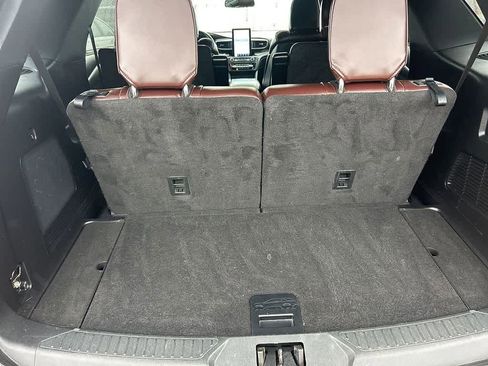 Used 2020 Ford Explorer Platinum w/ Premium Technology Package image 11
