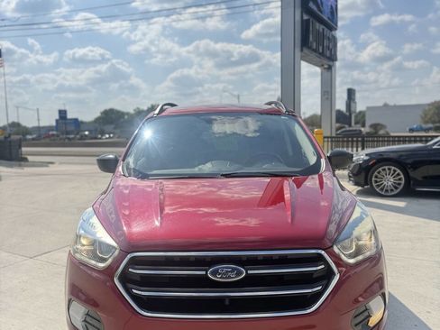 Used 2018 Ford Escape SE w/ SE Sport Appearance Package image 2