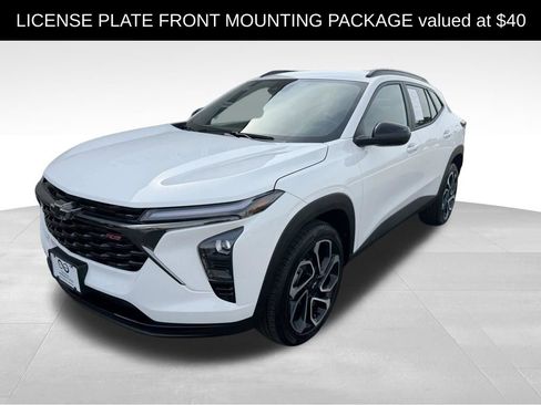 Used 2025 Chevrolet Trax RS w/ Driver Confidence Package FWD image 3