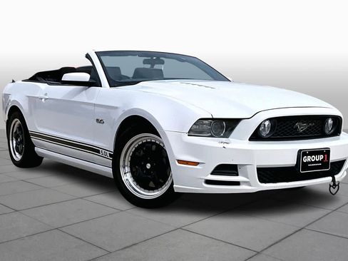 Used 2014 Ford Mustang GT image 2