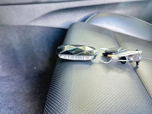 Used 2025 Genesis G70 2.5T image 22