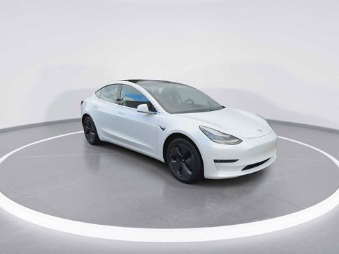Used 2020 Tesla Model 3 Standard Range Plus image 2