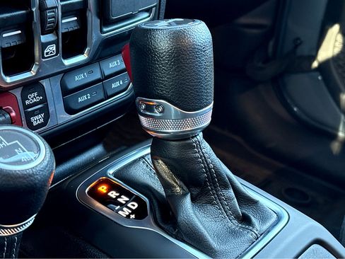 Used 2024 Jeep Wrangler Unlimited Rubicon image 16