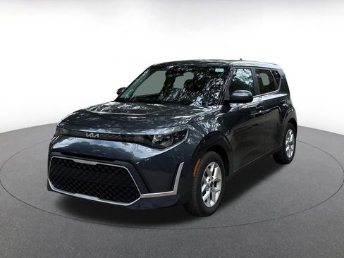 Used 2025 Kia Soul LX w/ LX Technology Package FWD image 3