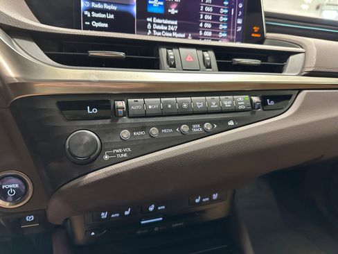 Used 2020 Lexus ES 300h w/ Premium Package FWD image 29