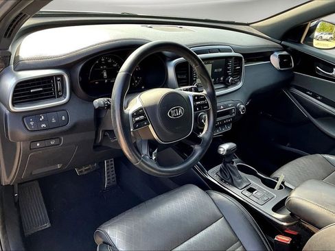 Used 2019 Kia Sorento SX image 19