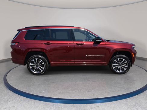 Used 2025 Jeep Grand Cherokee L Overland w/ Advanced Protech Group III AWD/4WD image 5