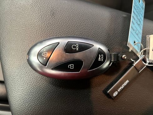 Used 2025 Hyundai Elantra Sport FWD image 32