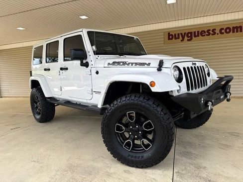 Used 2017 Jeep Wrangler Unlimited Sahara AWD/4WD image 2