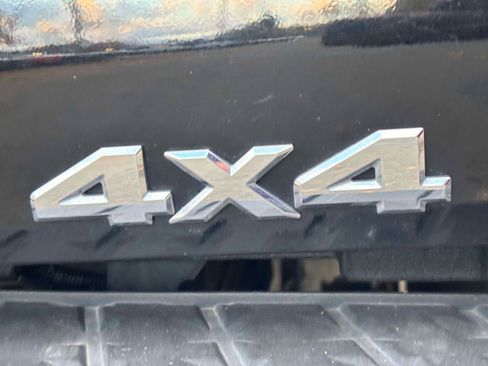 Used 2022 Nissan Titan S image 12