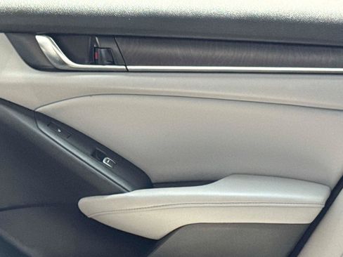 Certified 2018 Honda Accord Touring image 14