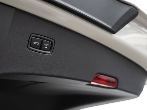 Certified 2026 Porsche Cayenne Turbo AWD/4WD image 31