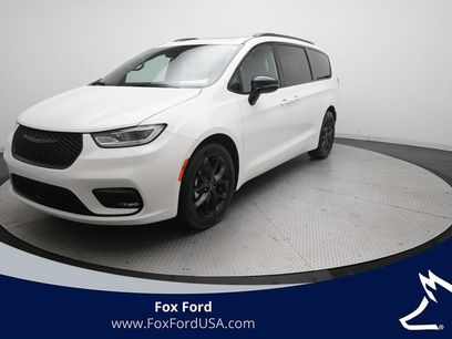 Used 2025 Chrysler Pacifica Limited