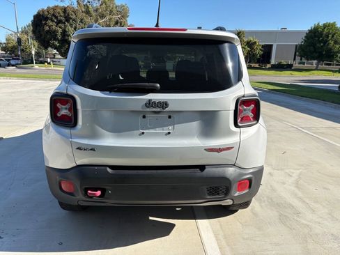Used 2017 Jeep Renegade Trailhawk AWD/4WD image 5